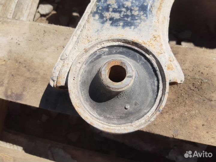 Рычаг передний правый Opel Corsa