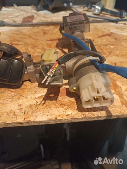 Замок зажигания и личинка двери Kyron 07-14г