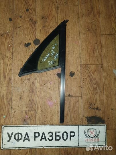 Стекло двери переднее левое (форточка) VW Touareg