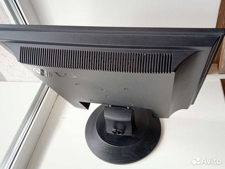 Монитор LG Flatron 1732s