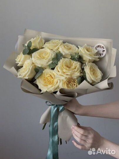 Букет пионовидных роз от