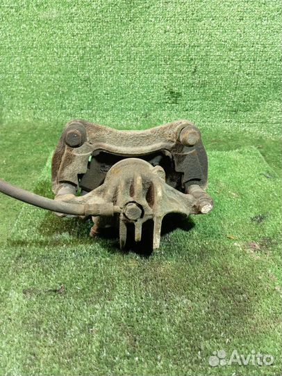 Суппорт тормозной передний правый Mitsubishi Caris