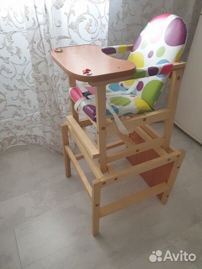 Стол деревянный для кормления