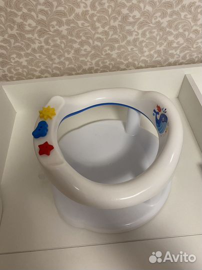 Стульчик и круг на шею для купания малыша