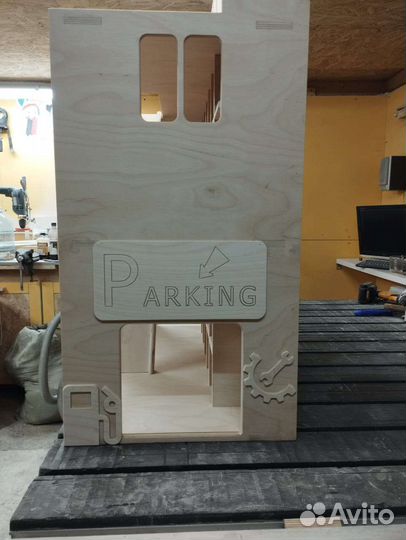 Парковка для машинок, кукольный домик