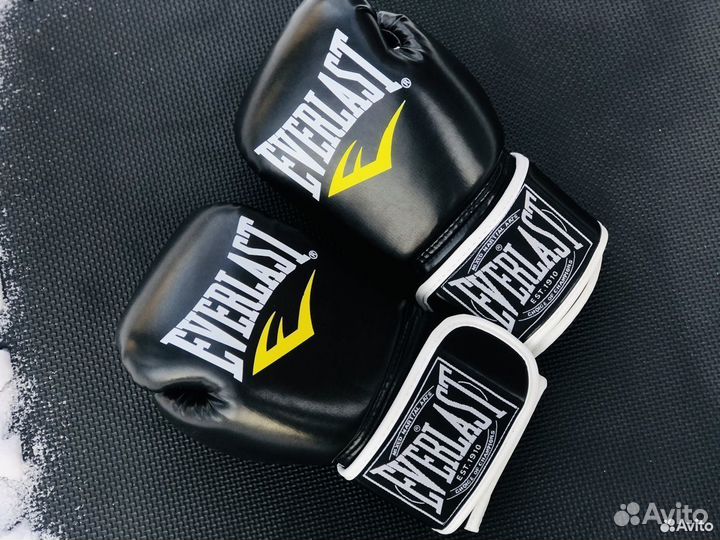 Новые перчатки для бокса
