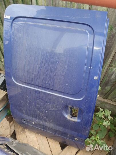 Боковая сдвижная правая дверь на рено кангу 2002г