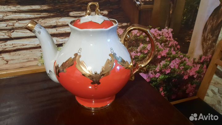 Чайник с сервиза