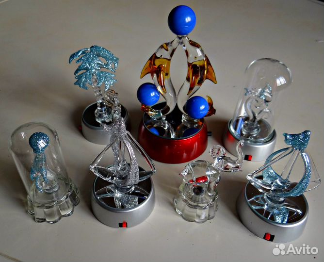 Фигурки, статуэтки из стекла на подставке