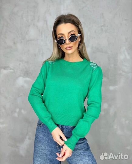 Вязаный свитер женский