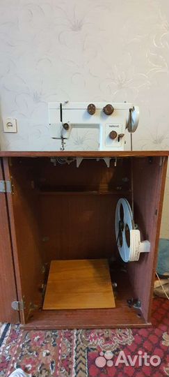 Швейная машина Чайка 143