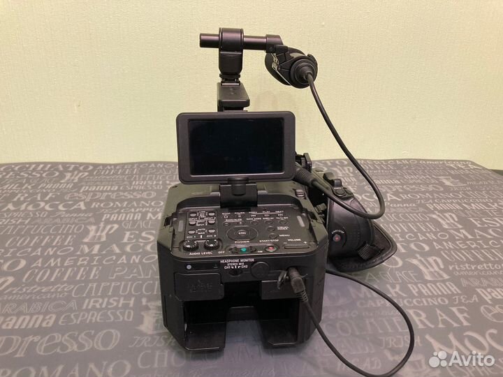 Профессиональный камкодер Sony FS-700 EK