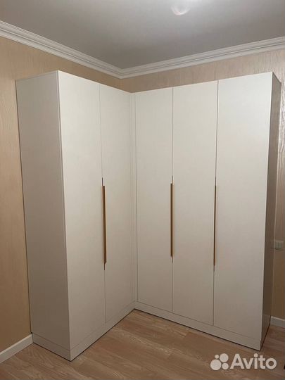 Распашные шкафы на заказ от производителя