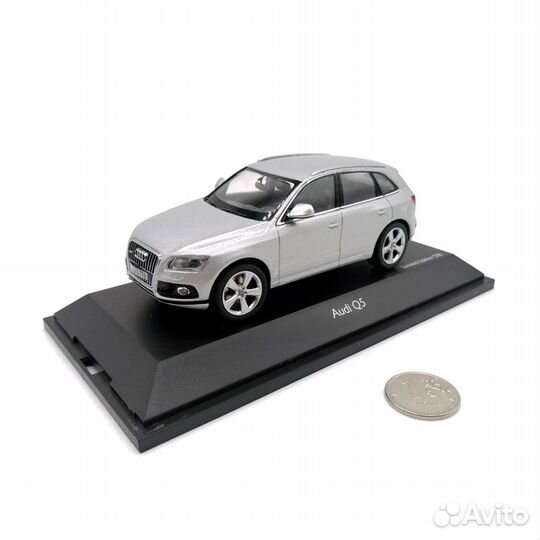 Модель автомобиля Schuco 45756200 Audi Q5 1:43