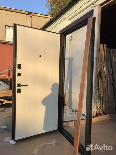 Входная стальная дверь (100 кг )