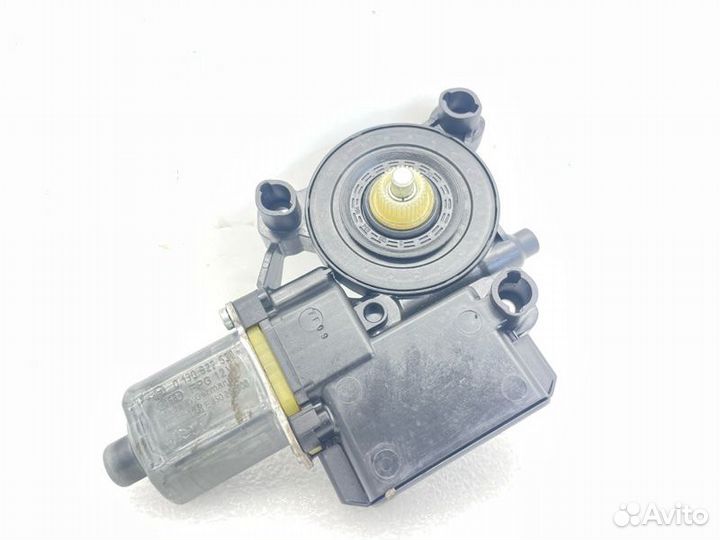 Моторчик стеклоподъемника передний левый