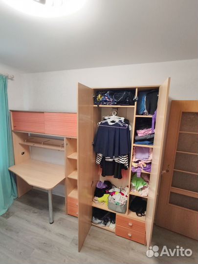 Продам гарнитур в детскую