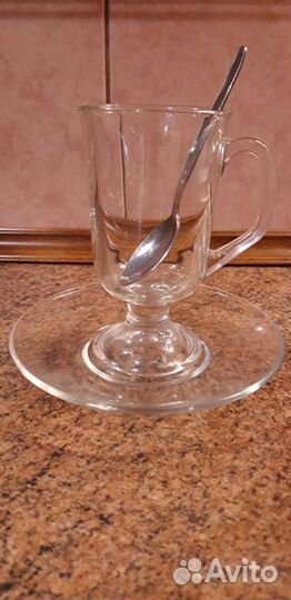 Чашка на ножке с блюдцем