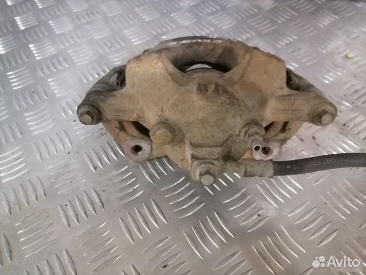 Суппорт передний Chevrolet Cruze 1.6