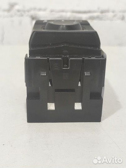 Кнопки управления боковыми зеркалами Toyota Rav4