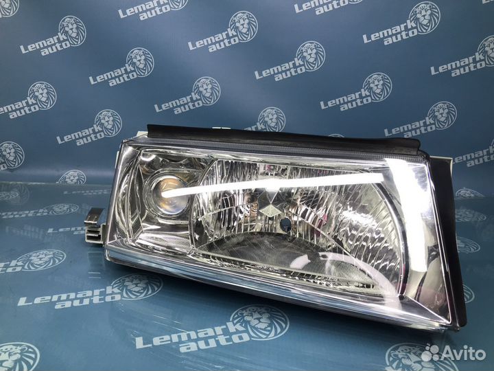 Фара правая Skoda Octavia A4