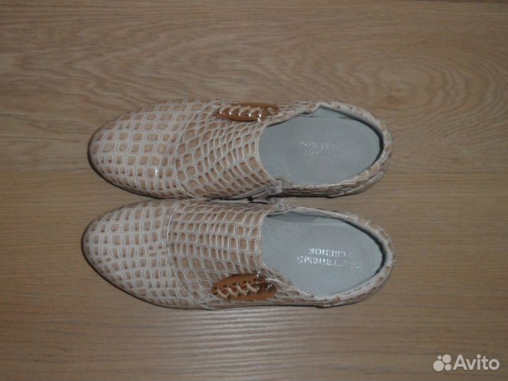Продам новые туфли для девочки 37 р-р