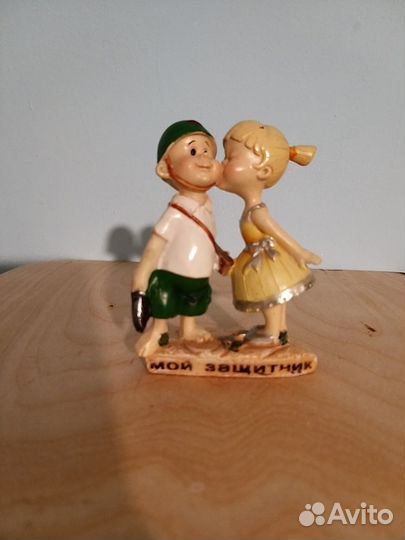 Фоторамка и фигурки для интерьера