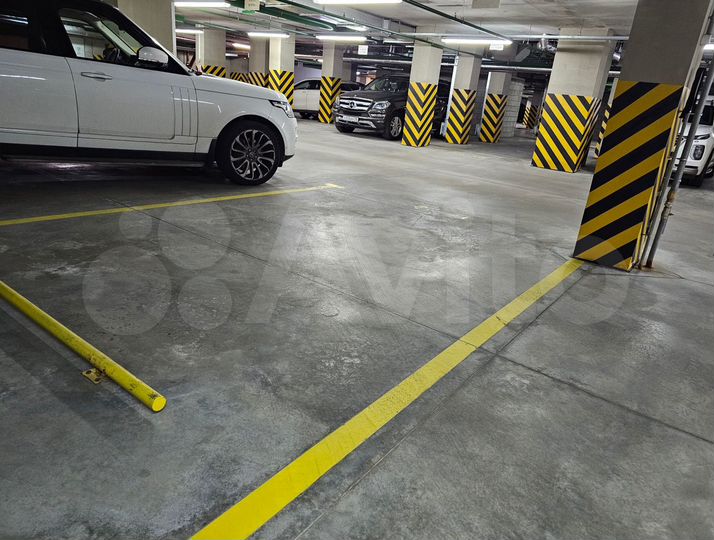 Машиноместо, > 30 м²