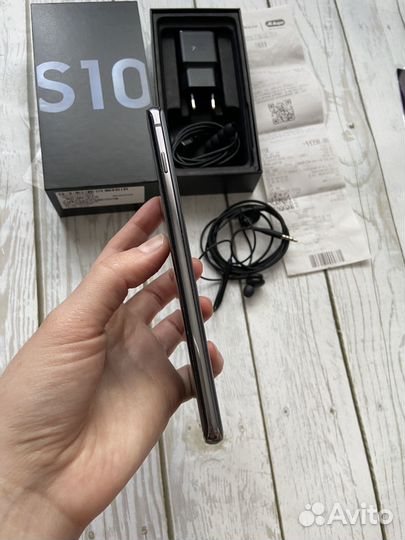 Samsung Galaxy S10, 8/128 ГБ