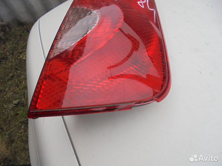 Фонарь задний правый Nissan Note