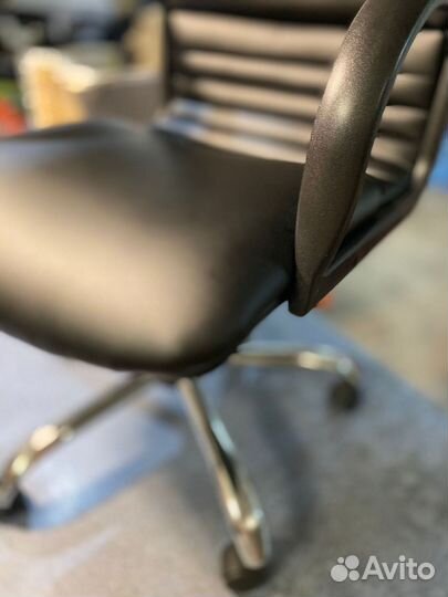 Офисное кресло