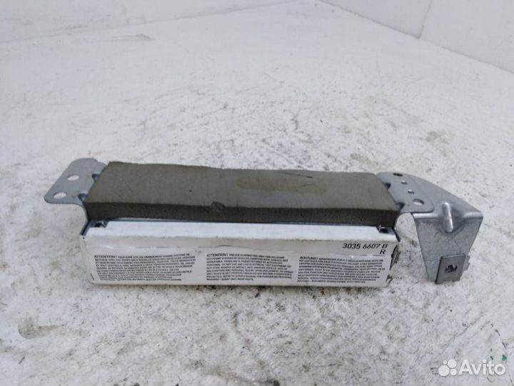 Подушка безопасности в сиденье заднее