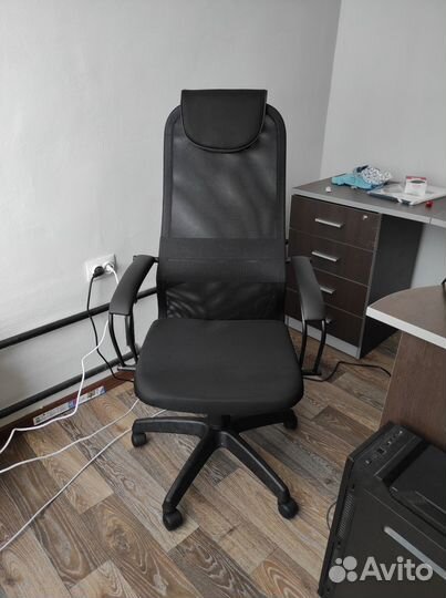 Офисное кресло 