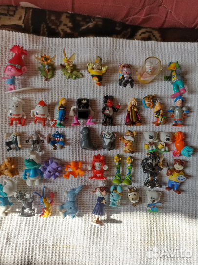 Игрушки из киндер сюрприза пакетом разные