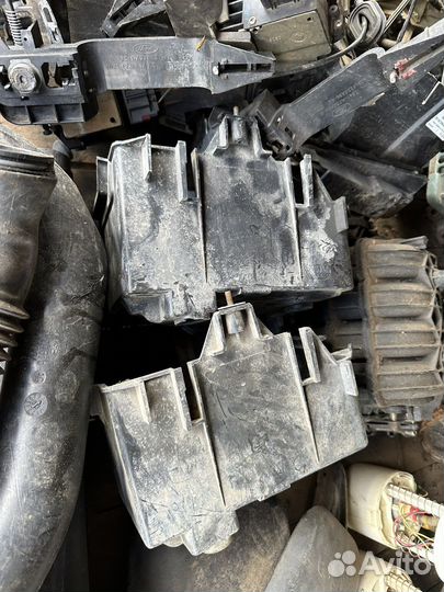 Форд фьюжн корпус под аккумулятор