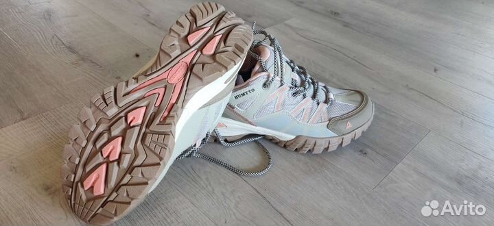 Треккинговые кроссовки женские 40