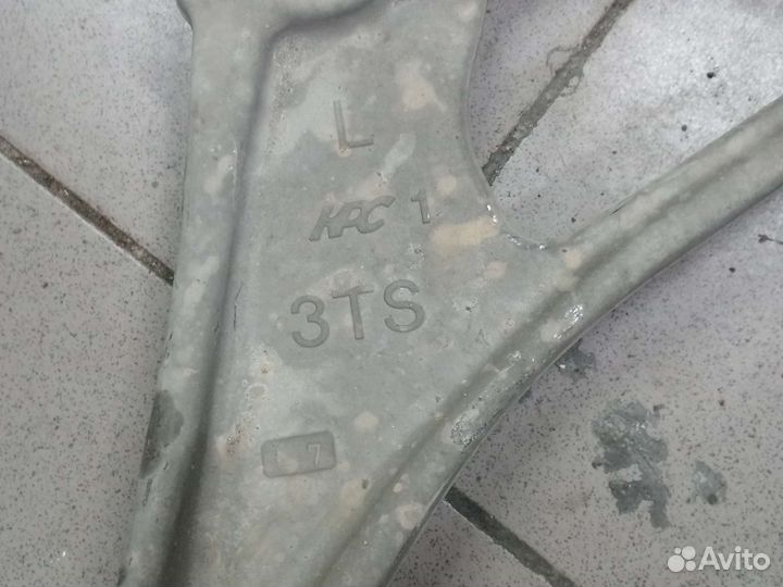 Рычаги передние Nissan Teana J32