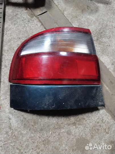 Фонарь Toyota carina e