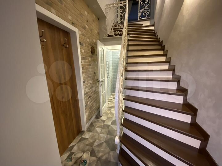 2-к. квартира, 65 м², 2/2 эт.