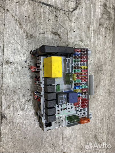 Блок предохранителей Opel Astra