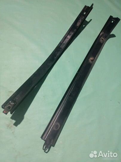 Направляющие сдвижной двери правое Renault Kangoo