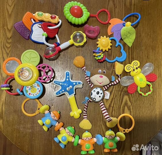 Игрушки для малыша до года