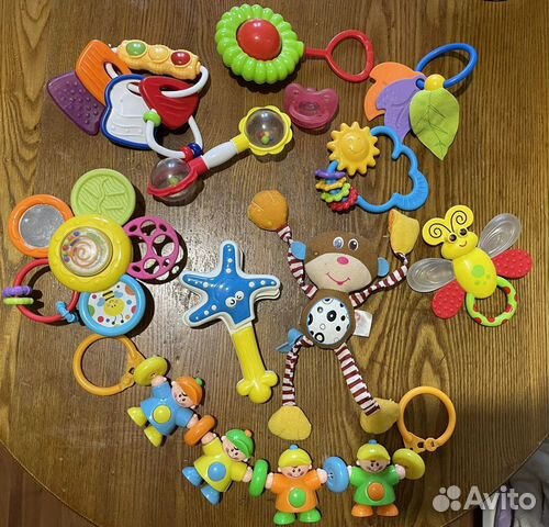 Игрушки для малыша до года