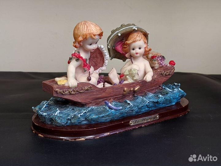 Статуэтка Дети в лодке с фруктами полистоун