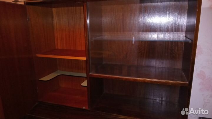 Продам венгерский сервант в хорошем состоянии