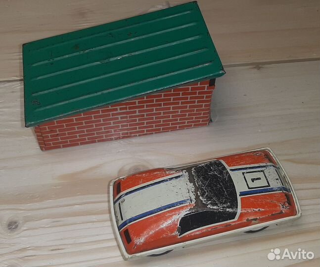 Машинка и гараж из СССР