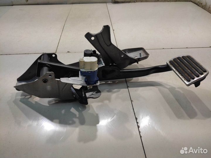 Педаль сцепления (тормоза) (Volvo XC60 I)