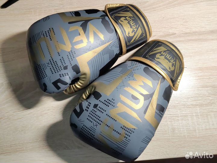 Перчатки для кикбоксинга