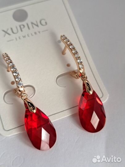 Серьги с красным камнем