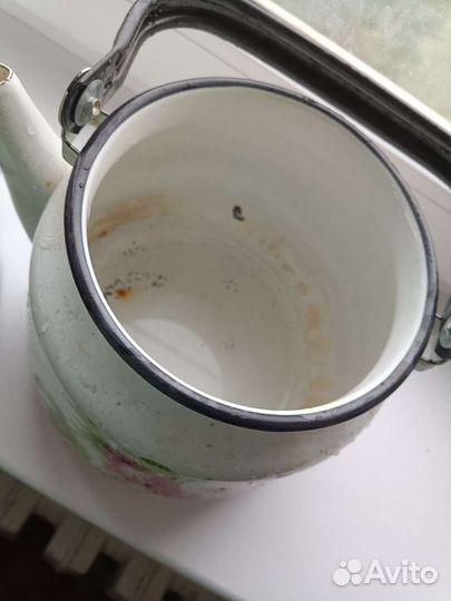 Чайник, кружка эмалированные, рукомойник